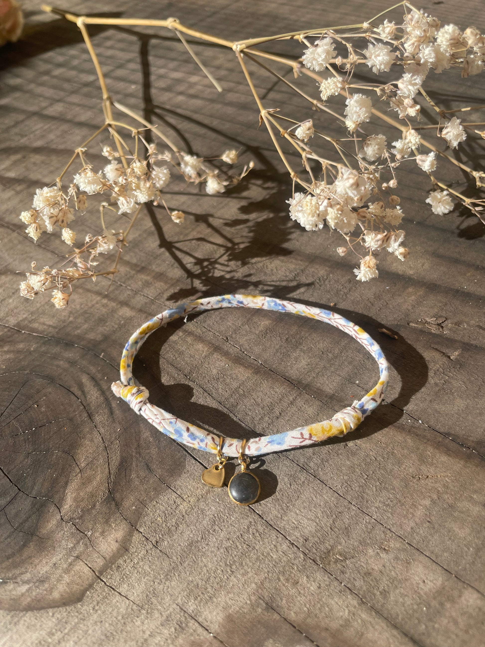 bracelet souvenir en cordon (poils, crins, cendres animales).